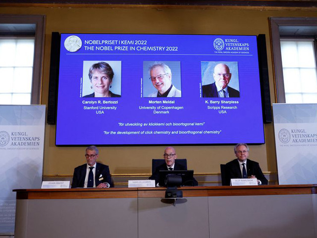 jonas aqvist chairman of the nobel committee for chemistry hans ellegren secretary general of the royal swedish academy of sciences and olof ramstrom member of the nobel committee for chemistry announce winners of the 2022 nobel prize in chemistry caroline r bertozzi morten meldal and k barry sharpless during a news conference at the royal swedish academy of sciences in stockholm sweden october 5 2022 photo reuters