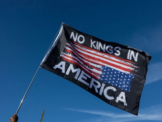 a demonstrator waves a flag during a rally at the lincoln memorial in washington dc us oct 17 2025 photo afp a demonstrator waves a flag during a rally at the lincoln memorial in washington dc us oct 17 2025 photo afp