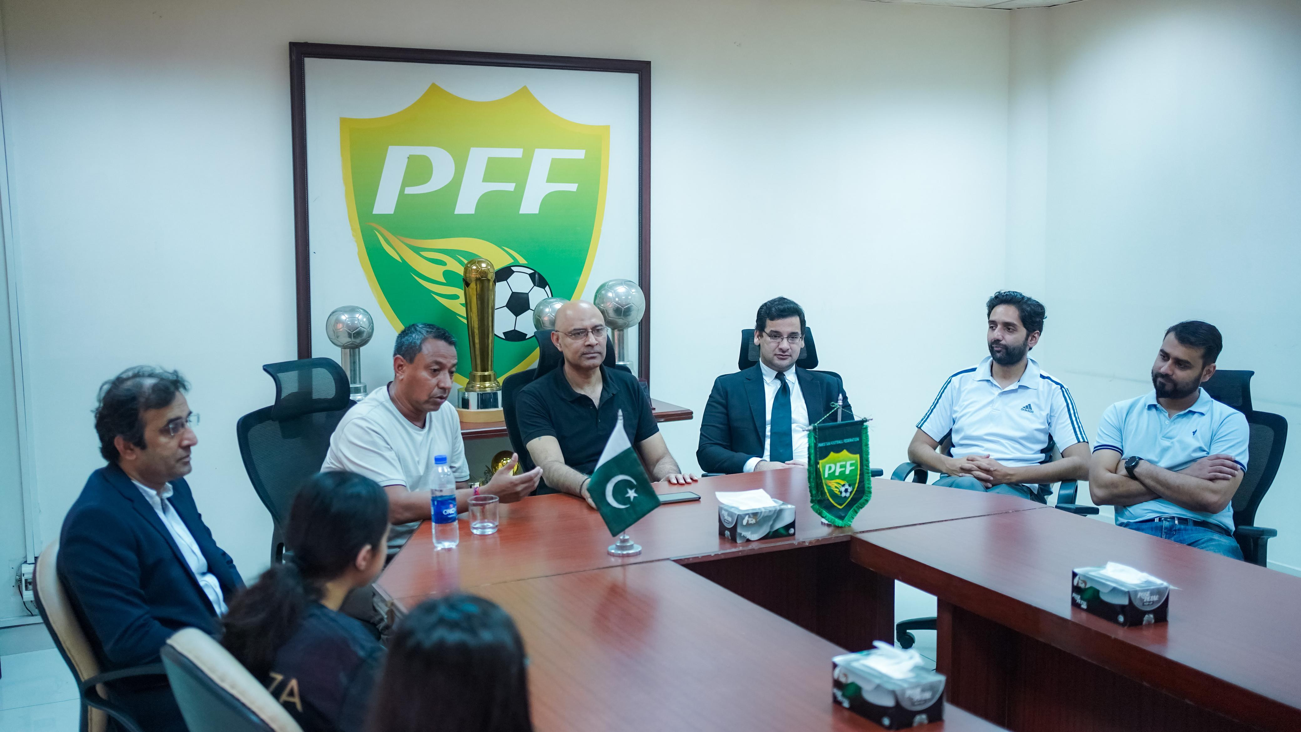 Solano lands in Pakistan to prepare U23 team