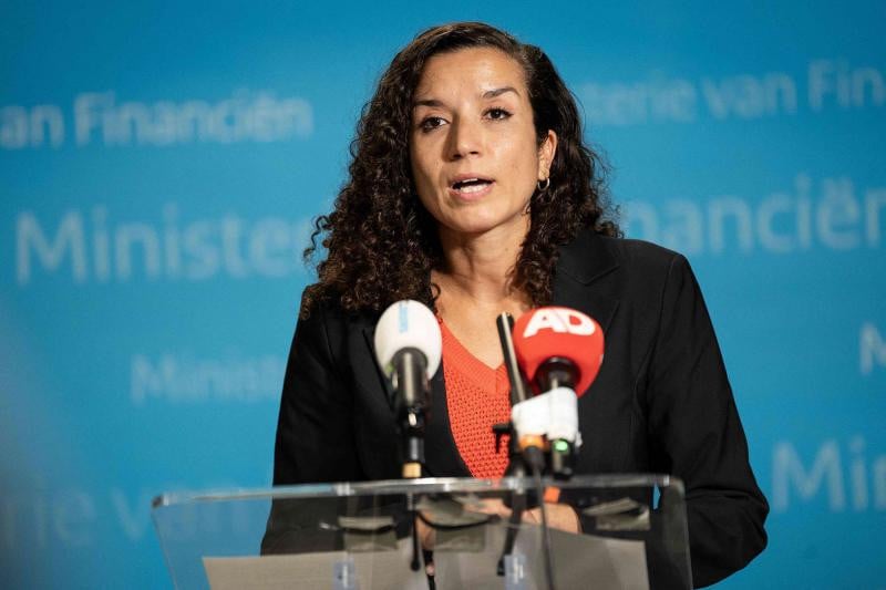 the netherlands deputy finance minister nora achahbar speaks during a press conference after she resigned over alleged racist comments by cabinet colleagues related to last weeks violence on november 15 2024 in the hague photo afp