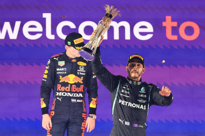 hamilton wins chaotic saudi arabian gp hamilton wins chaotic saudi arabian gp