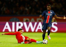 aris st germain s nuno mendes in action photo reuters