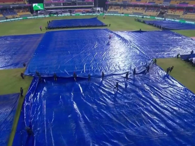 Rain interrupts Super Eight opener after Pakistan opt to bat against New Zealand