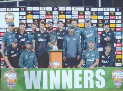 nz thump pakistan to win tri nations final