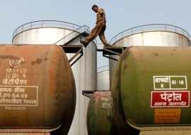 india to keep buying russian oil despite us tariff pressure