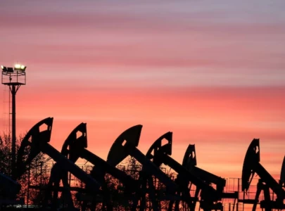 oil set for second weekly gain as us ramps up pressure on iran
