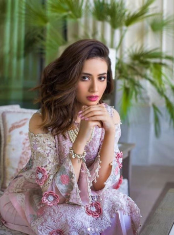 models makeup artists call sana javed unprofessional insecure post horrible experiences models makeup artists call sana javed unprofessional insecure post horrible experiences