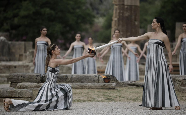 150 000 people expected as olympic flame arrives in france 150 000 people expected as olympic flame arrives in france