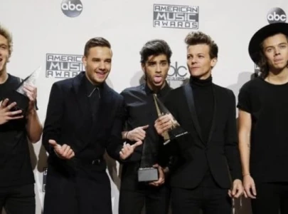 zayn malik reportedly wants to reunite with one direction bandmates