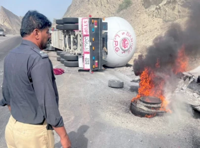 six burnt to death in ormara crash
