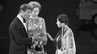 academy apologises to native american actor for 1973 oscars abuse