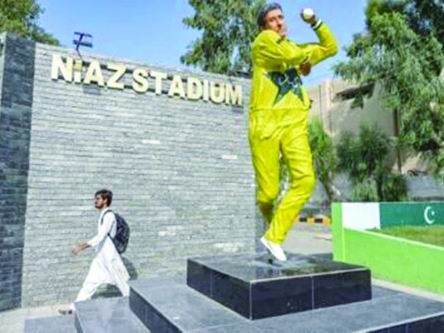 wasim akram s statue at niaz stadium has sparked a debate in social media photo app wasim akram s statue at niaz stadium has sparked a debate in social media photo app
