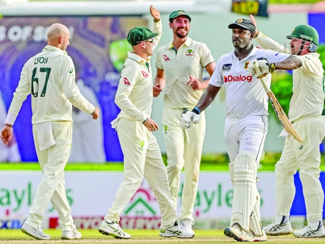 australia s travis head r celebrates with teammates after dismissing sri lanka s angelo mathews 2r in the galle test on thursday photo afp australia s travis head r celebrates with teammates after dismissing sri lanka s angelo mathews 2r in the galle test on thursday photo afp