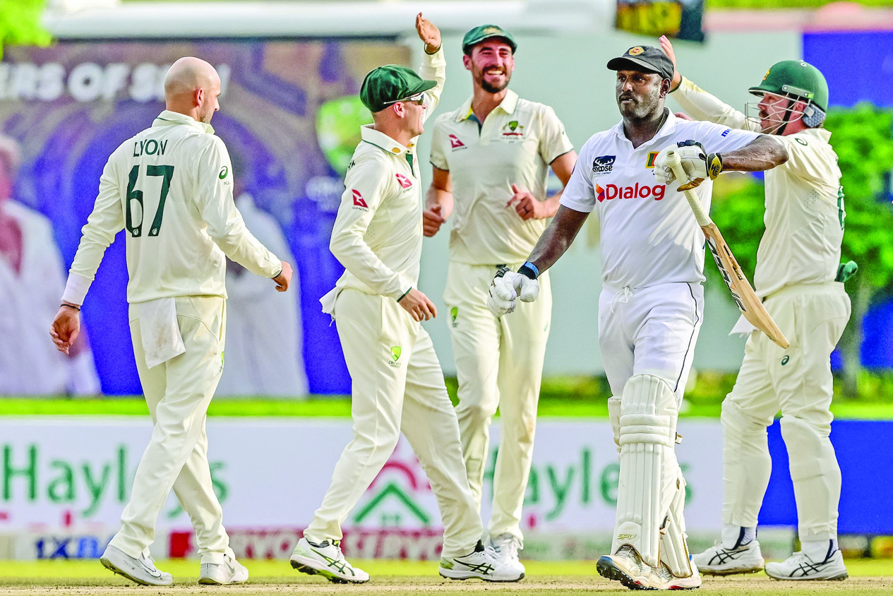 australia s travis head r celebrates with teammates after dismissing sri lanka s angelo mathews 2r in the galle test on thursday photo afp