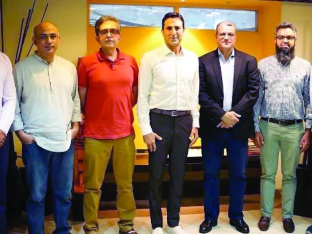 former pakistan skipper younis khan is seen with express news officials at signing ceremony for the hbl psl coverage photo express news former pakistan skipper younis khan is seen with express news officials at signing ceremony for the hbl psl coverage photo express news
