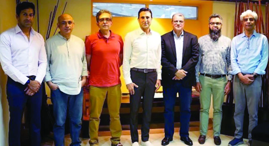 former pakistan skipper younis khan is seen with express news officials at signing ceremony for the hbl psl coverage photo express news former pakistan skipper younis khan is seen with express news officials at signing ceremony for the hbl psl coverage photo express news