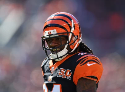 pacman jones arrested in arlington for public intoxication and assault on police officer