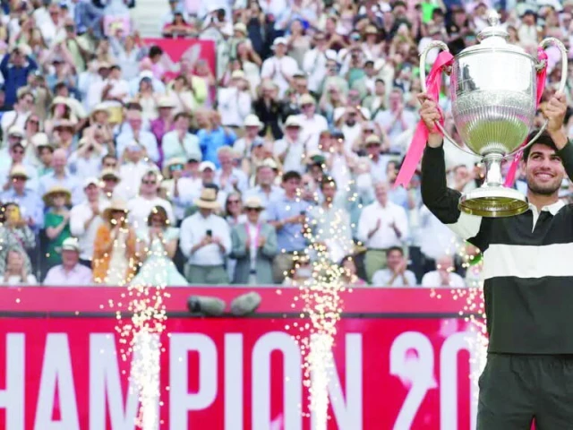 spain s carlos alcaraz celebrates his second queen s club title before wimbledon photo afp