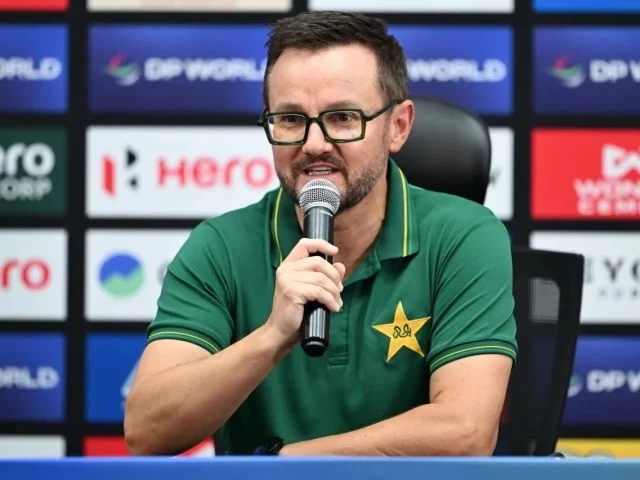 pakistan head coach mike hesson speaks to the media in dubai photo afp