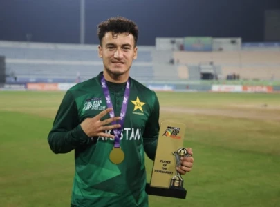 maaz sadaqat wins asia cup 2025 player of the tournament award