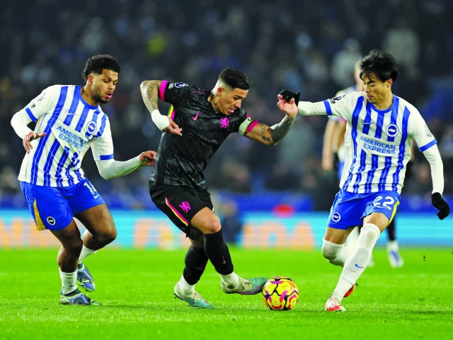chelsea s enzo fernandez in action with brighton hove albion s kaoru mitoma and georginio rutter at english premier league at the american express community stadium photo afp chelsea s enzo fernandez in action with brighton hove albion s kaoru mitoma and georginio rutter at english premier league at the american express community stadium photo afp
