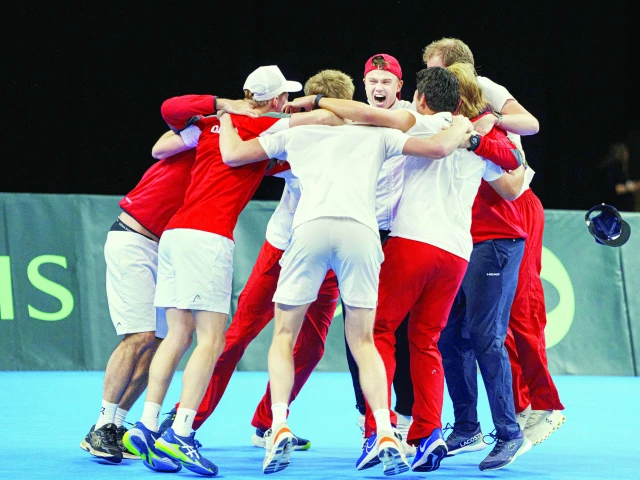 denmark s holger rune back c celebrates with teammates after the decisive men s singles match of the davis cup with serbia at the royal arena in copenhagen on february 1 photo afp denmark s holger rune back c celebrates with teammates after the decisive men s singles match of the davis cup with serbia at the royal arena in copenhagen on february 1 photo afp