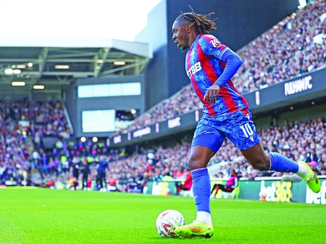 crystal palace s eberechi eze runs with the ball in the build up to the second goal during the english fa cup quarter final against fulham at craven cottage in fulham west london on march 29 photo afp crystal palace s eberechi eze runs with the ball in the build up to the second goal during the english fa cup quarter final against fulham at craven cottage in fulham west london on march 29 photo afp