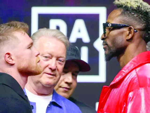 mexico s canelo alvarez l and cuba s william scull will lock horns in riyadh this weekend photo afp mexico s canelo alvarez l and cuba s william scull will lock horns in riyadh this weekend photo afp