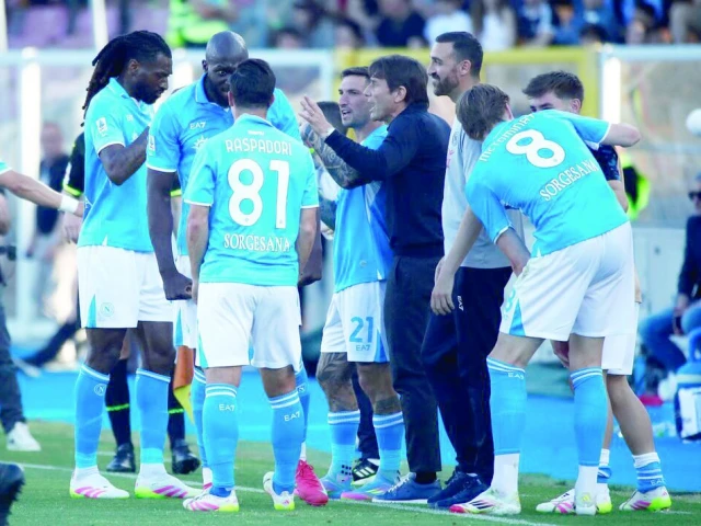 napoli coach antonio conte speaks to his players during a break in play against lecce at stadio via del mare lecce italy on may 3 photo reuters napoli coach antonio conte speaks to his players during a break in play against lecce at stadio via del mare lecce italy on may 3 photo reuters