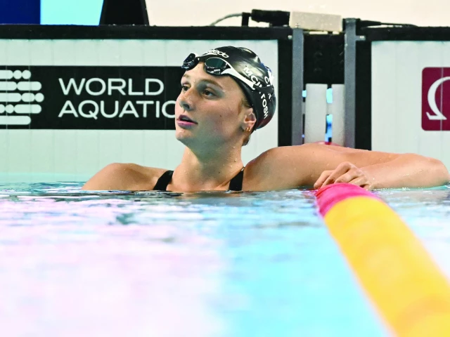canada s summer mcintosh reacts after a semi final of the women s 200m individual medley swimming event during the 2025 world aquatics championships in singapore photo afp canada s summer mcintosh reacts after a semi final of the women s 200m individual medley swimming event during the 2025 world aquatics championships in singapore photo afp