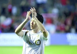 son savours warm reception during mls debut