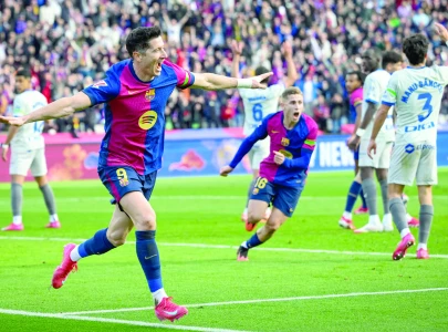 lewandowski earns barca win