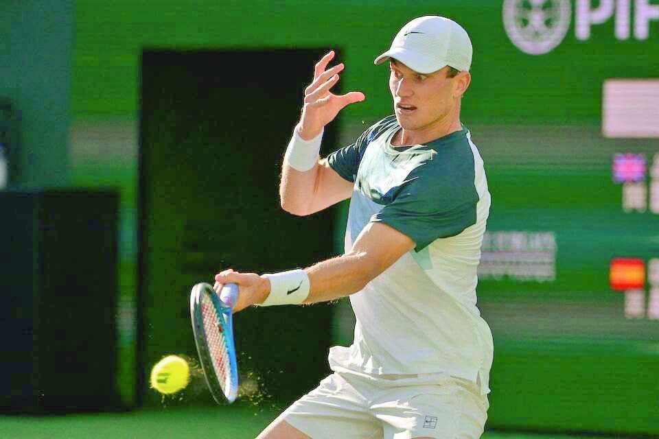 jack draper hits a shot as he defeated carlos alcaraz in three sets during his semifinal match at the bnp paribas open at the indian well tennis garden photo jayne kamine oncea imagn