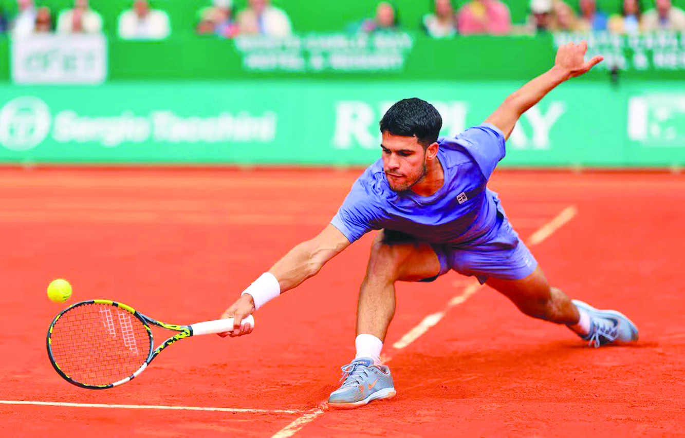 carlos alcaraz in action during his semi final match against compatriot alejandro davidovich fokina at monte carlo masters in roquebrune cap martin france on april 12 photo reuters carlos alcaraz in action during his semi final match against compatriot alejandro davidovich fokina at monte carlo masters in roquebrune cap martin france on april 12 photo reuters