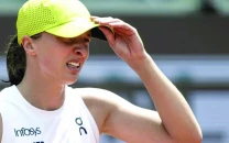 swiatek routs muchova to reach indian wells quarter finals