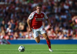 arsenal digging for gold as title bid starts at new look man utd arsenal digging for gold as title bid starts at new look man utd