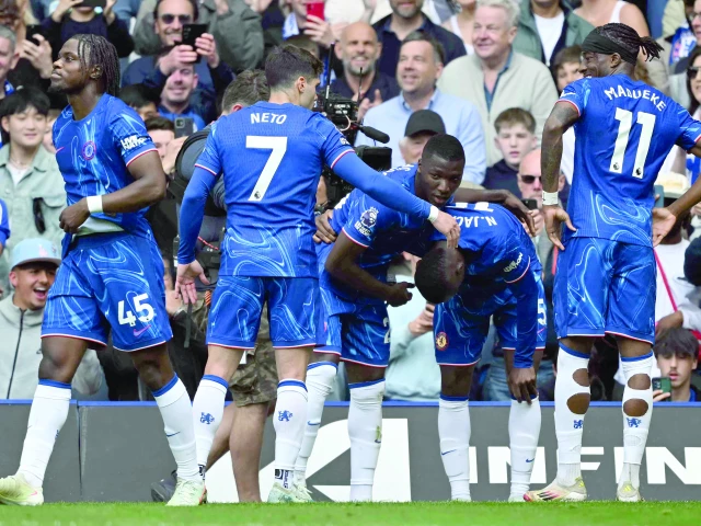 chelsea s 15 nicolas jackson 2r is mobbed by teammates after scoring the opening goal during the english premier league match with everton at stamford bridge in london on april 26 photo afp chelsea s 15 nicolas jackson 2r is mobbed by teammates after scoring the opening goal during the english premier league match with everton at stamford bridge in london on april 26 photo afp