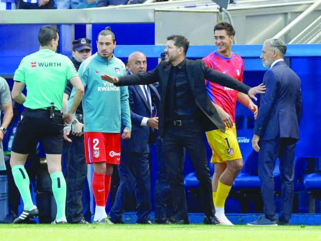 atletico madrid coach diego simeone reacts towards referee juan martinez munuera during the laliga match with deportivo alaves at estadio mendizorroza vitoria gasteiz spain on may 3 photo reuters atletico madrid coach diego simeone reacts towards referee juan martinez munuera during the laliga match with deportivo alaves at estadio mendizorroza vitoria gasteiz spain on may 3 photo reuters