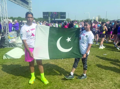 mona khan completes london marathon mona khan completes london marathon