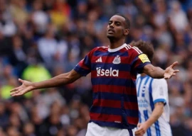 shearer accuses isak of pouring flames on fire of newcastle row