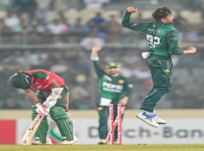 mirza farhan star as pak beat bd