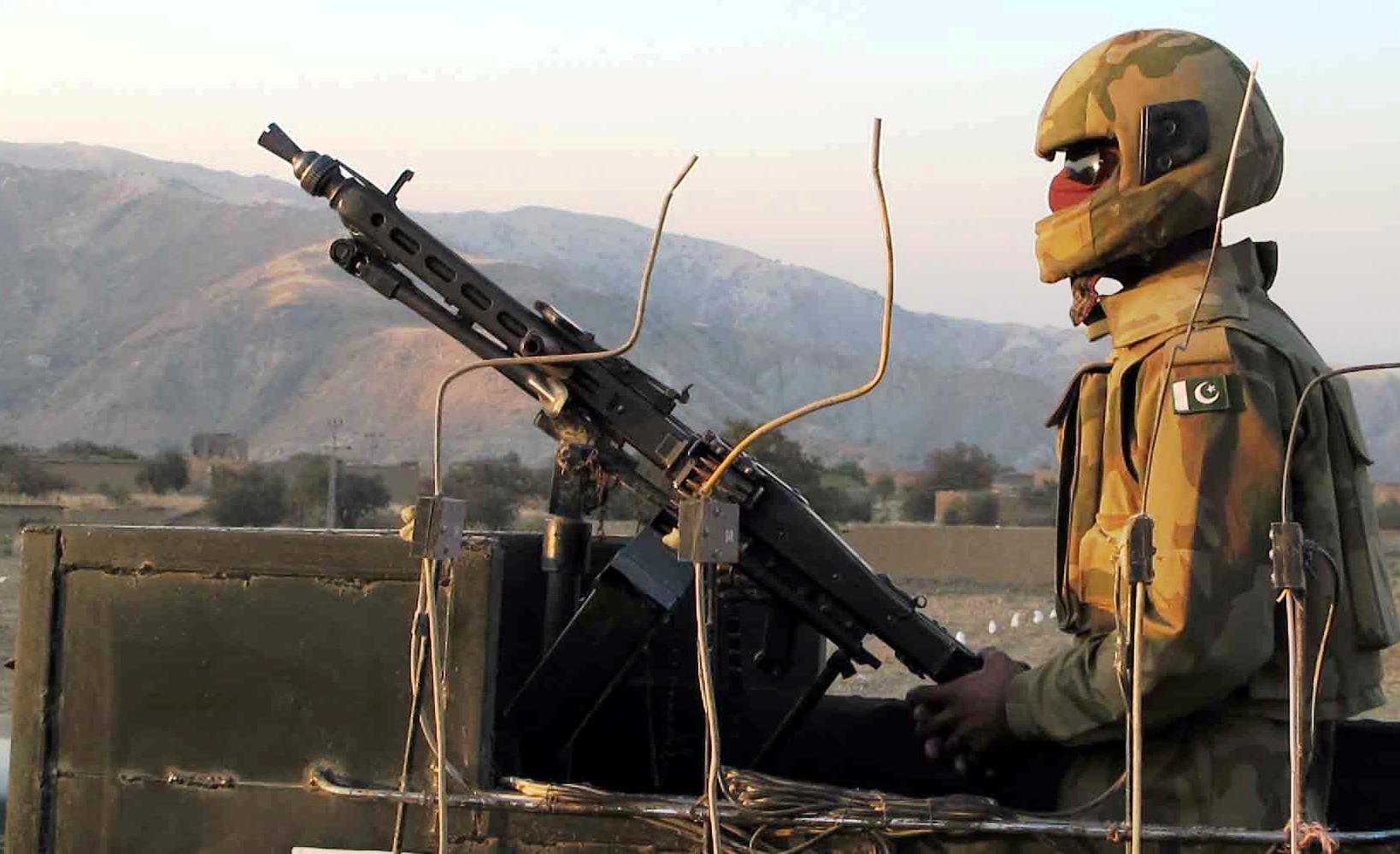 afghanistan pakistan border pakistani soldier killed as troops exchange fire