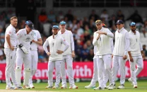robinson strikes twice as pakistan stumble at headingley