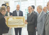 iran s islamic consultative assembly speaker dr mohammad bagher ghalibaf presents a memento to prime minister shehbaz sharif photo nni iran s islamic consultative assembly speaker dr mohammad bagher ghalibaf presents a memento to prime minister shehbaz sharif photo nni
