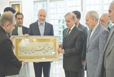 iran s islamic consultative assembly speaker dr mohammad bagher ghalibaf presents a memento to prime minister shehbaz sharif photo nni