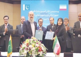 pakistan iran ink trade deals