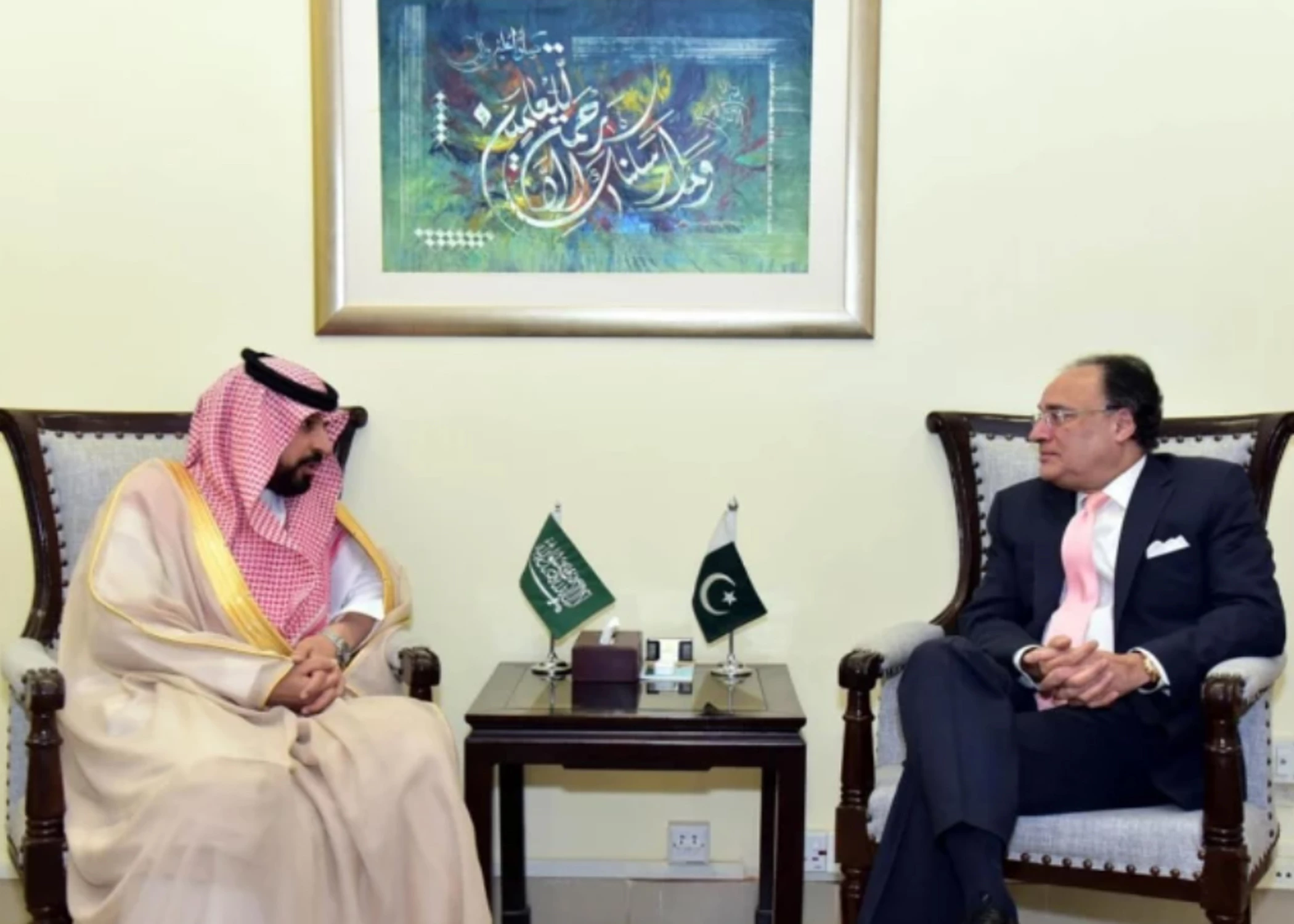 Finance minister, Saudi envoy explore economic cooperation