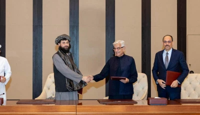 defence minister khawaja muhammad asif and afghan defence minister mullah mohammad yaqoob mujahid shake hands following the signing of a ceasefire agreement mediated by qatar and turkey in doha on october 19 photo reuters