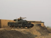 a pakistani army tank stands at the pakistan afghanistan border in chaman on february 27 2026 following overnight cross border fighting between the two countries photo afp