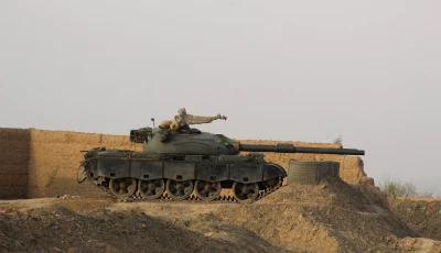 a pakistani army tank stands at the pakistan afghanistan border in chaman on february 27 2026 following overnight cross border fighting between the two countries photo afp